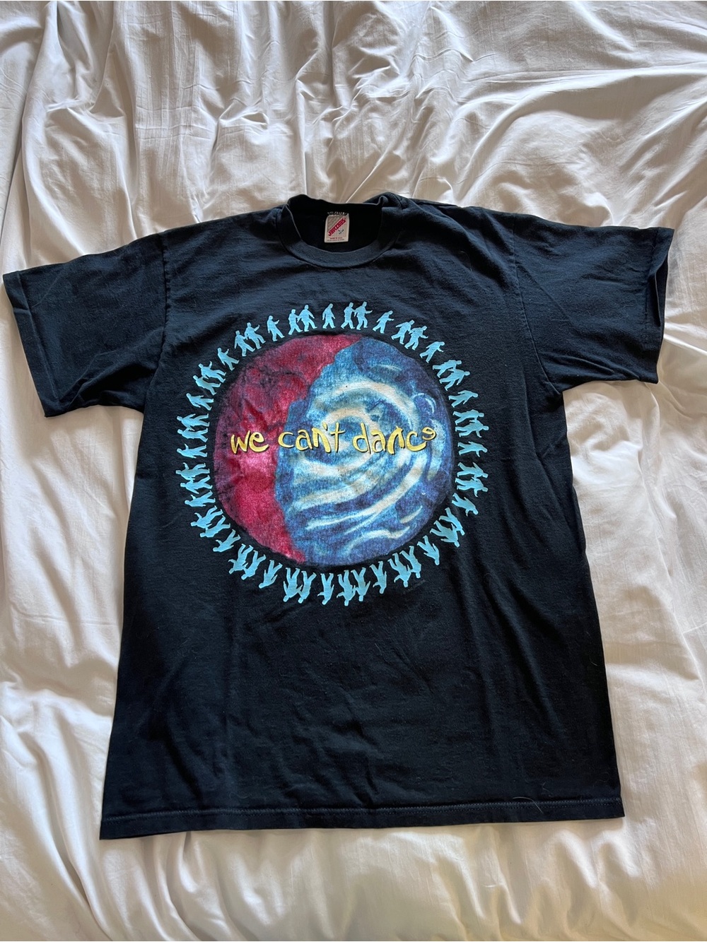 Vintage Band T Shirt Genesis
1992 Tour We can't dance 90's graphic print tee